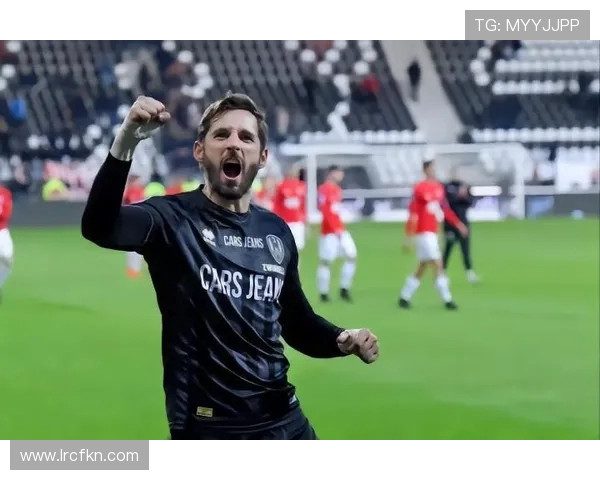 2016年海牙对阵阿尔克马尔精彩回顾与赛后分析 2016年海牙对阵阿尔克马尔精彩回顾与赛后分析