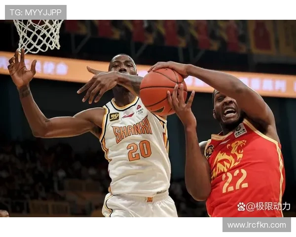 热火与小牛激战篮板大战球员拼抢展现顽强斗志与团队精神