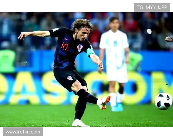 莫德里奇：足球场上的魔术师与永恒的传奇之路