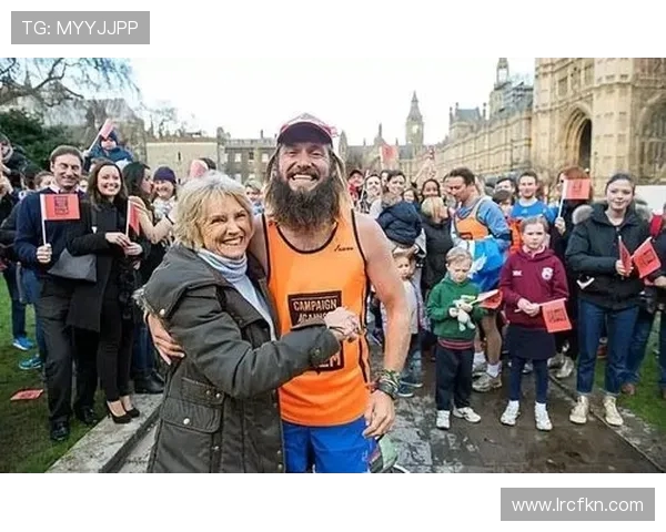 南京极限运动队在马拉松大满贯中的团队协作表现精彩点评与分析