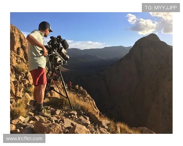 成都攀岩队在极限运动会中的团队协作表现精彩点评与分析